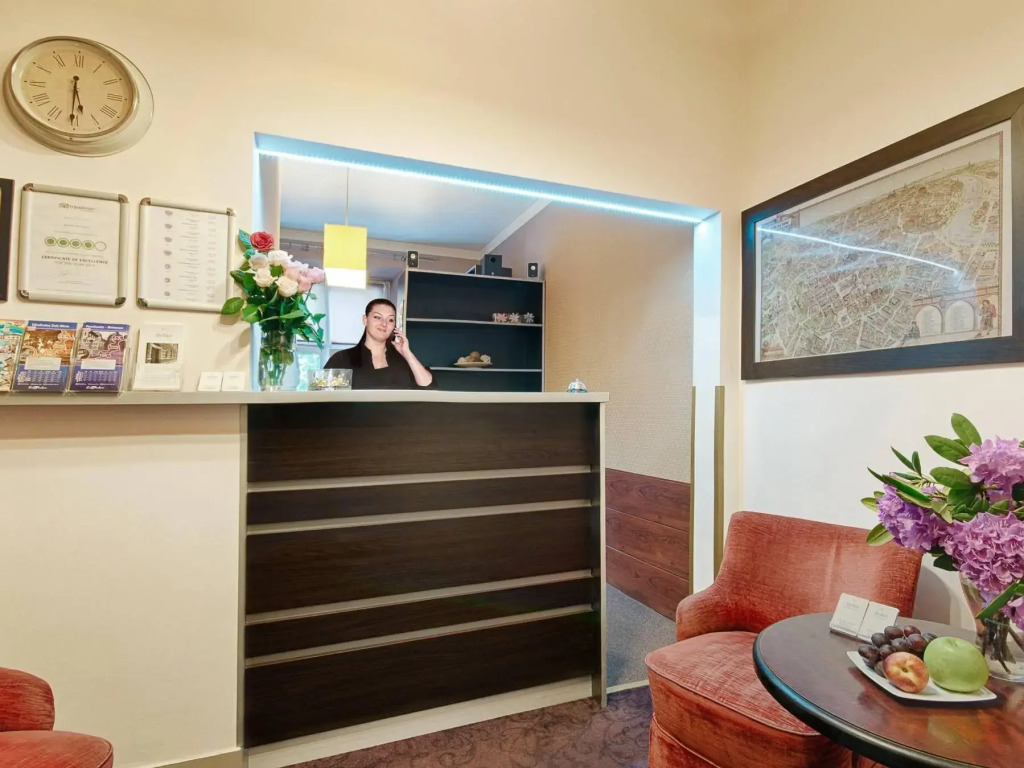 IRIS Aparthotel