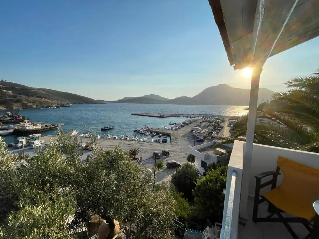 Patras Rooms est 1990