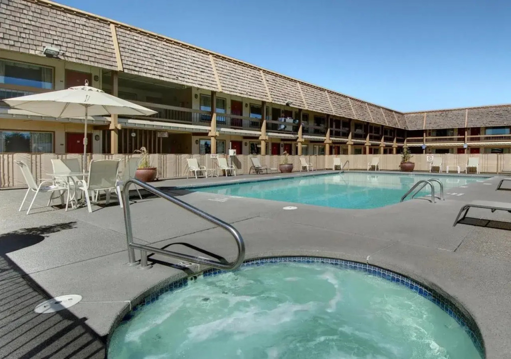 Waypoint Hotel