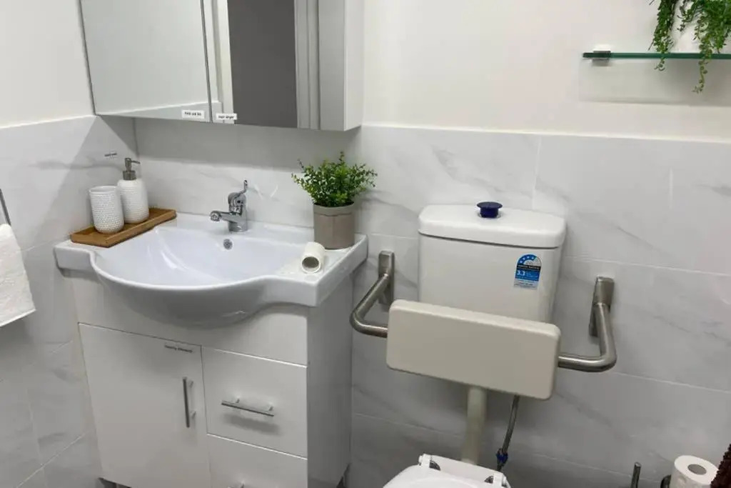 10A Brunswick Living Studio Close to APT and CBD Free Wifi Tram at Doorstep