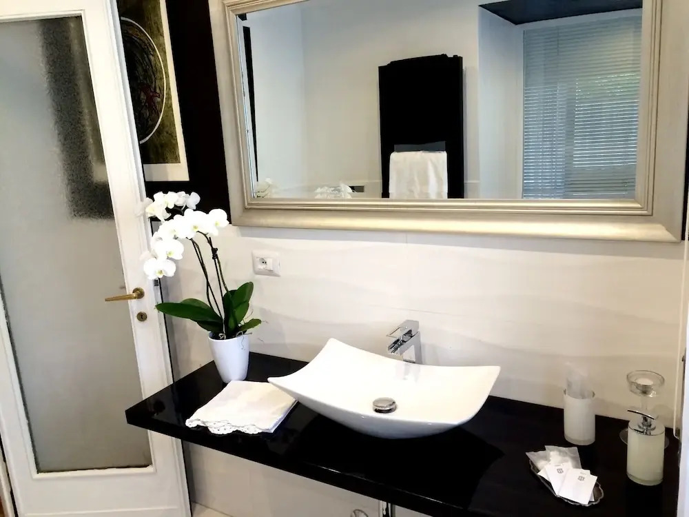 Superior 5 BD & BR Apt in Vatican Area
