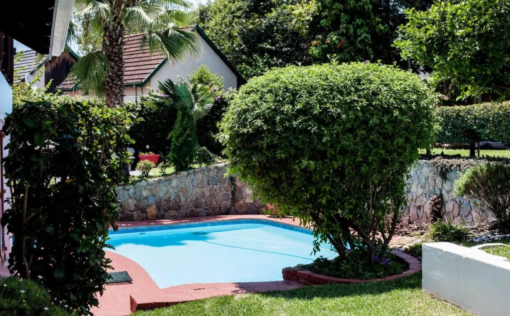 Mizizi House of Sandton Bed & Breakfast