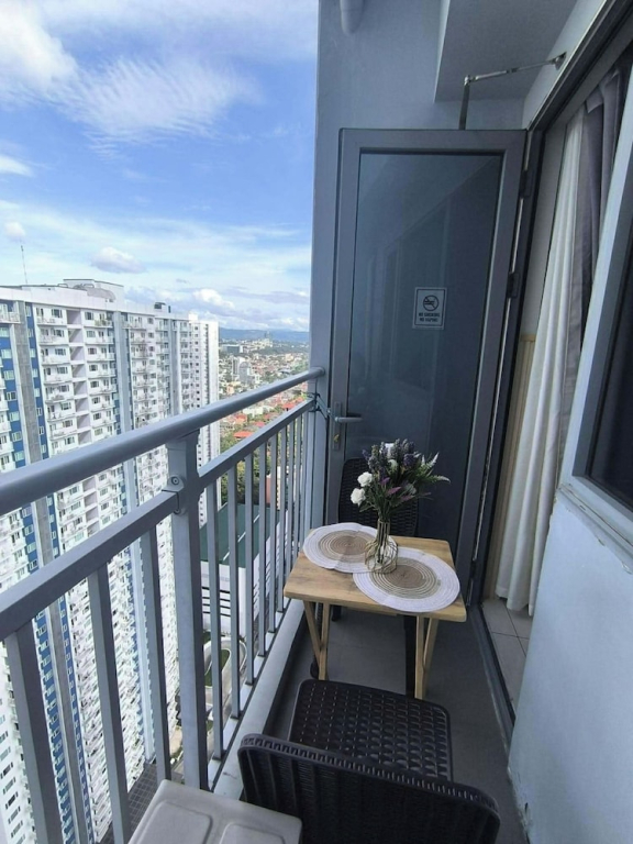 A & K Vibes Modern Quezon City Stay