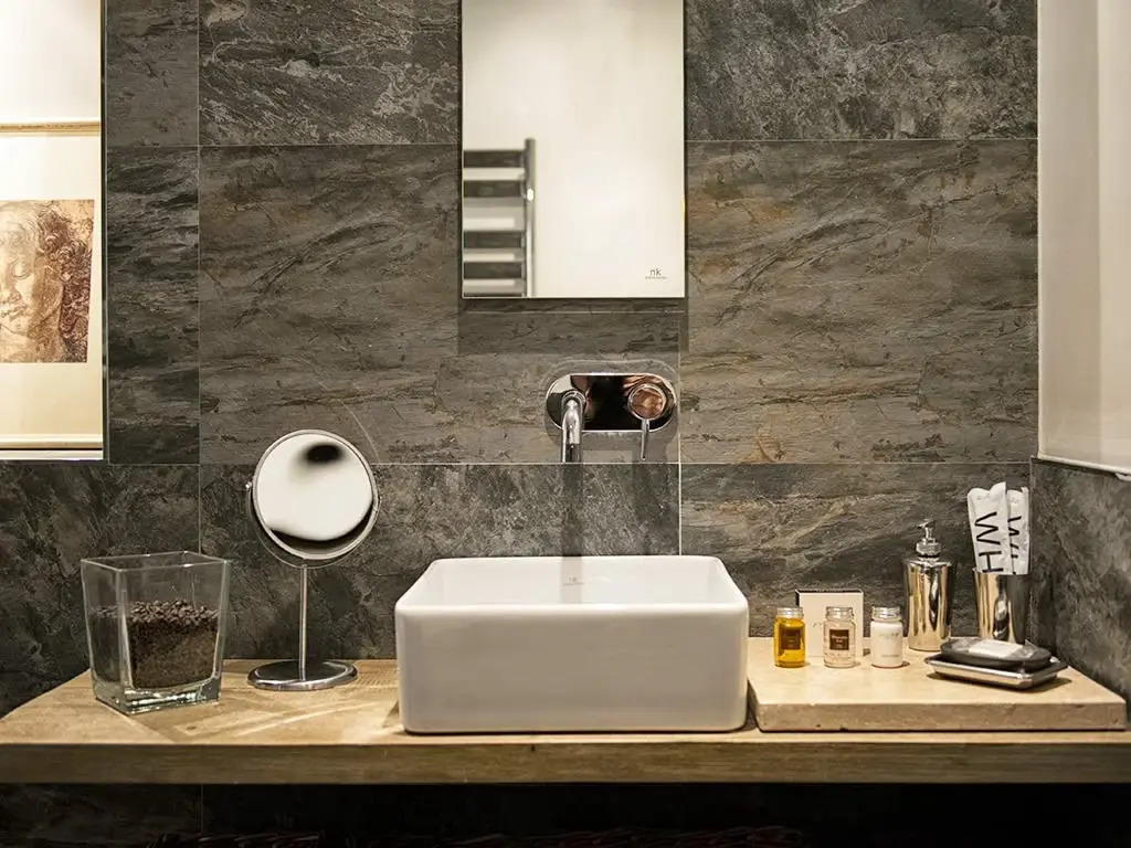 The Independent Suites