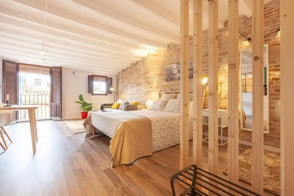 Loft in Historic Center of Tarragona Santa Anna St by Batuecas