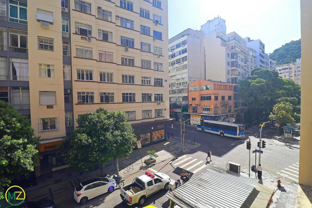 Sala e 2 quartos econômico no posto 5 em Copacabana