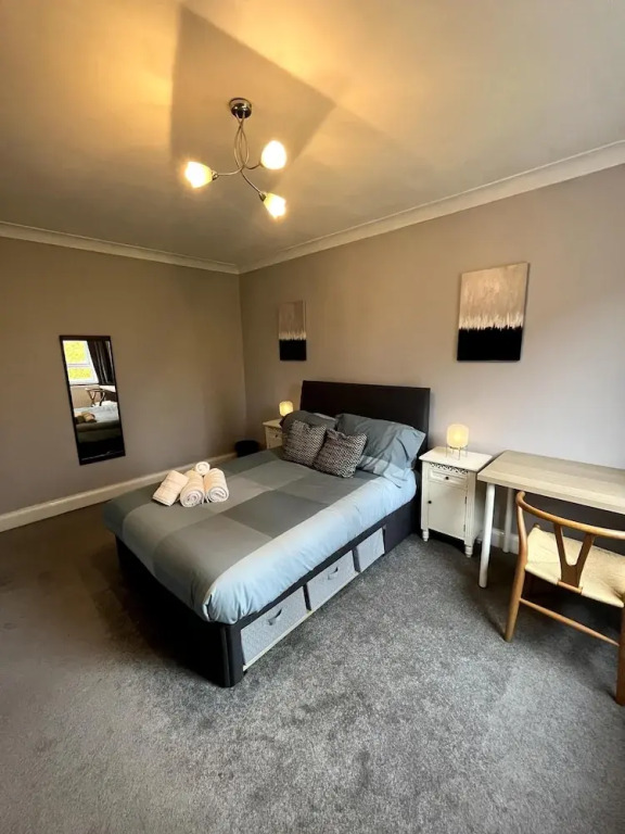 2 Bed Flat - 9-12 Mins to Central London Sleeps 4