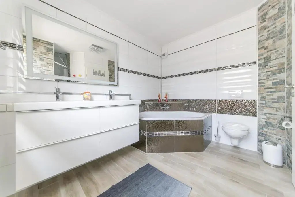 ID 6987 - Private Rooms