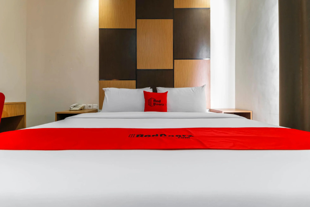 RedDoorz Plus near Pantai Losari