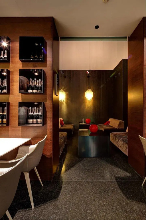 Olivia Plaza Hotel