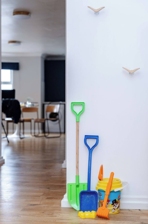 Modern Margate Apt 2BR En-suite Parking by Adliv