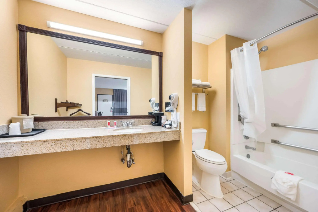 Econo Lodge Columbus near Airport