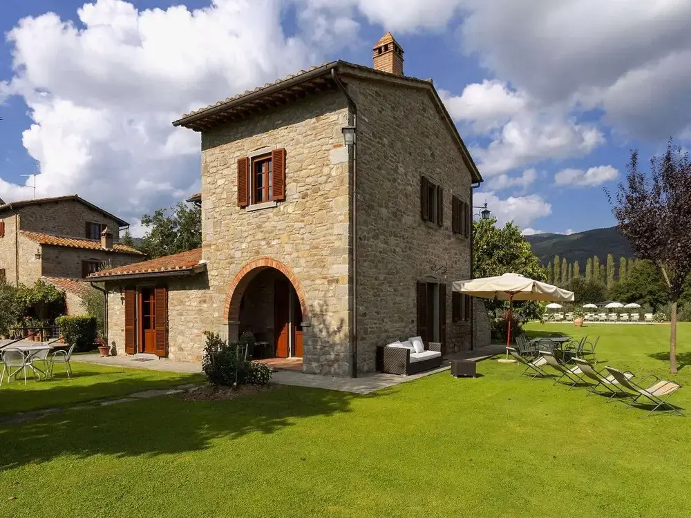 Apartment in Cortona With Pool and Hill Views