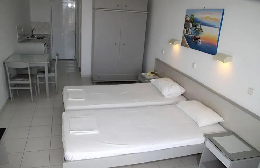 Lagonas Beach Hotel