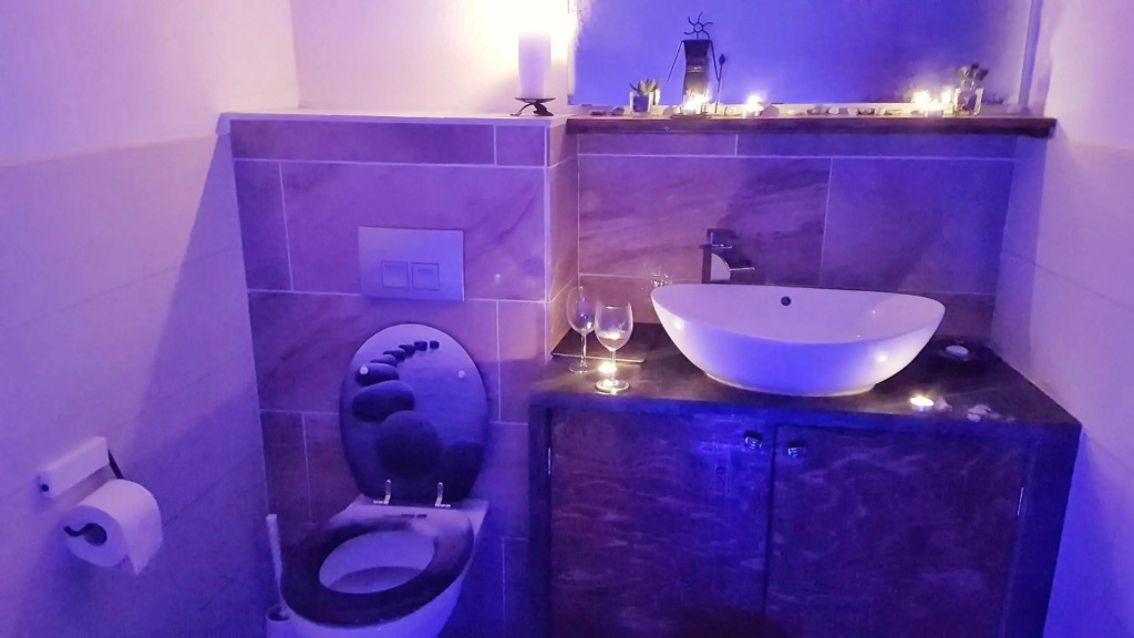 DMG - 'Large, Luxurious Ground Floor' Apartment