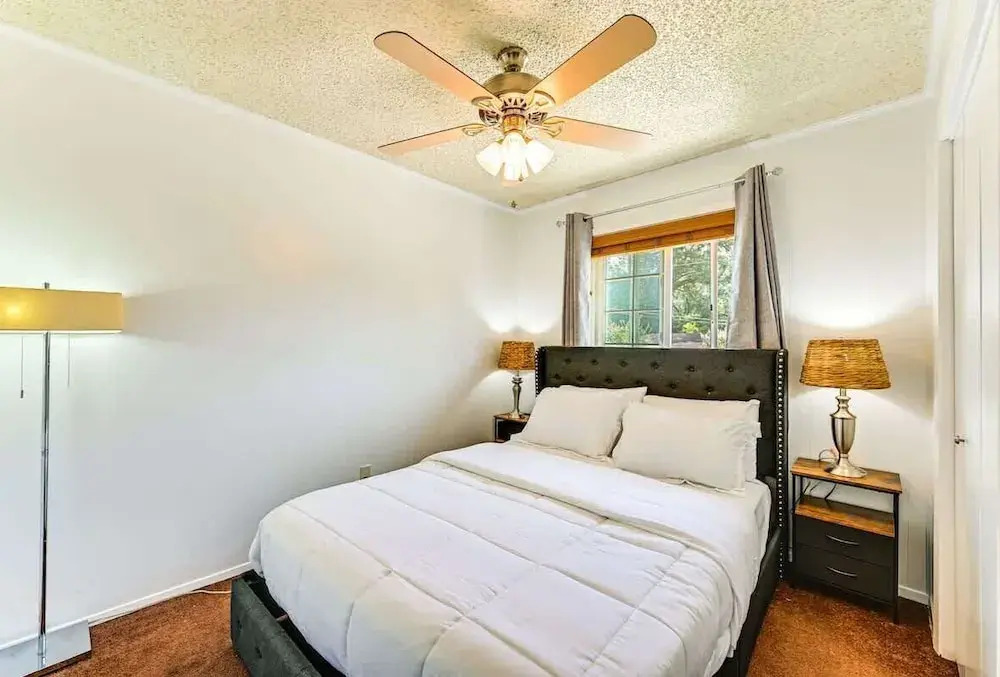 The Homestead - Luxury-cozy 2BR Apartments Near SFA & Historic Downtown Nacogdoches