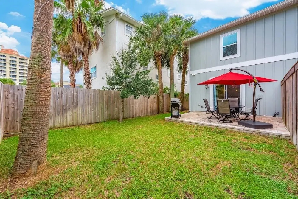 Sun-splashed Luxe Townhome - Walk to the Sand