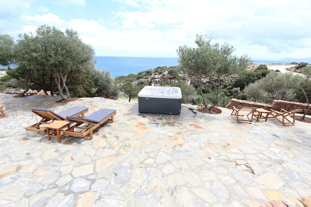 Villa Rouvis with outdoor Hot Tub