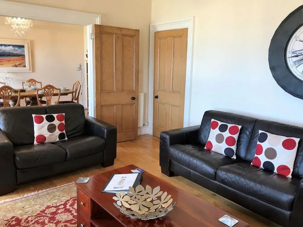 Crown Circus Apartment