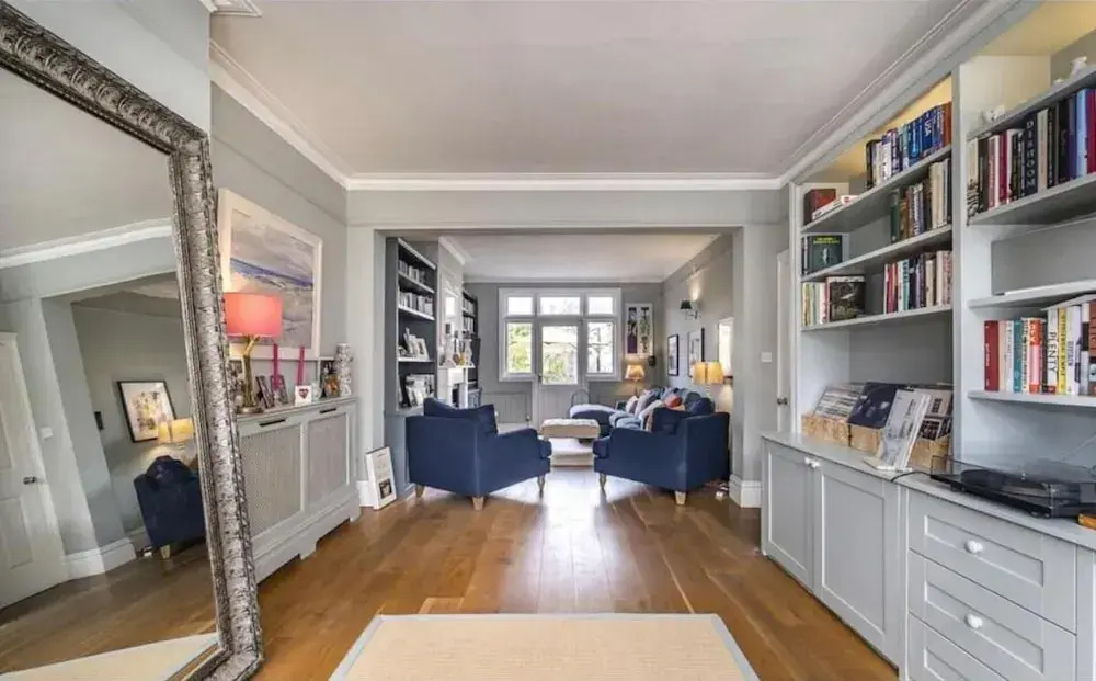 London Charm on Connaught Avenue
