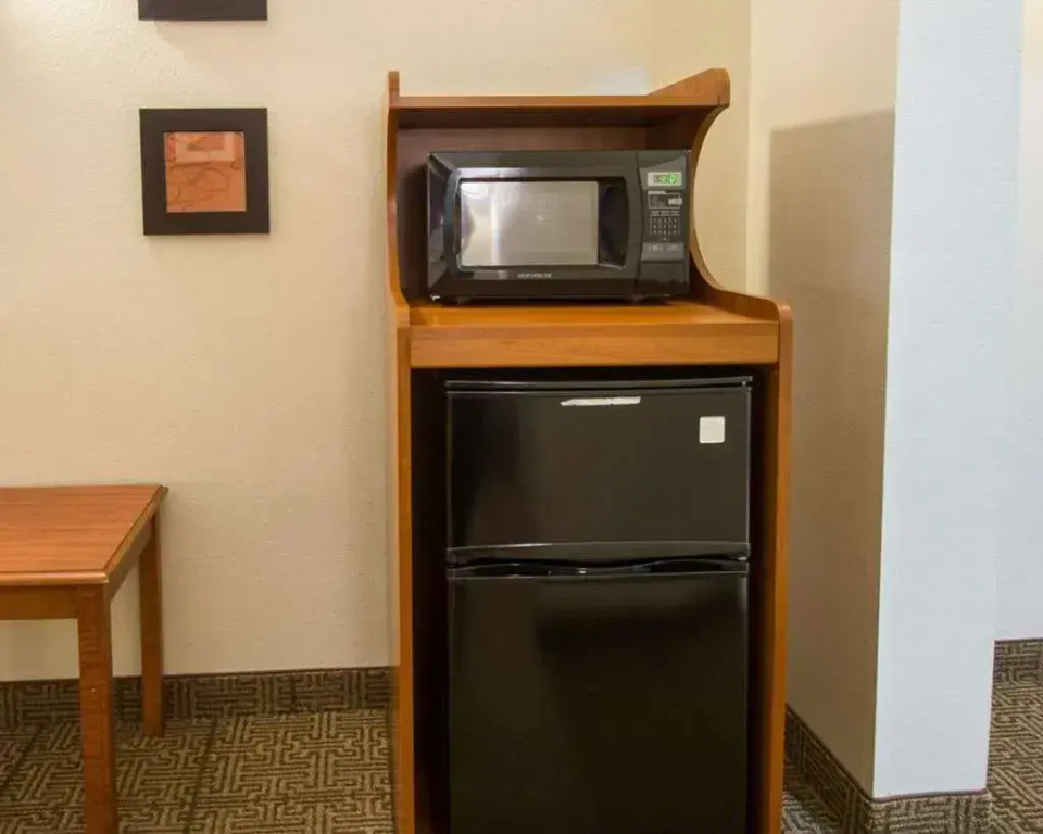 Comfort Suites