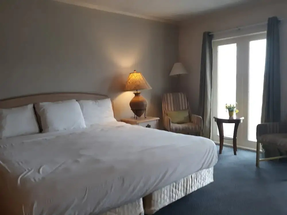 Lake Marion Inn