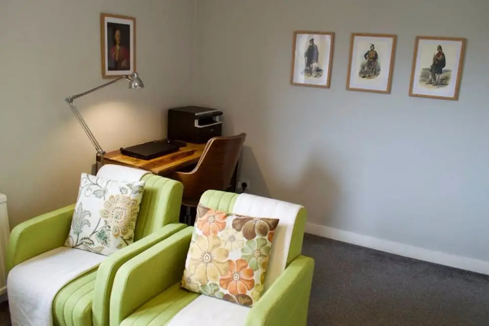 3 Bedroom Flat With Free Parking Sleeps 6