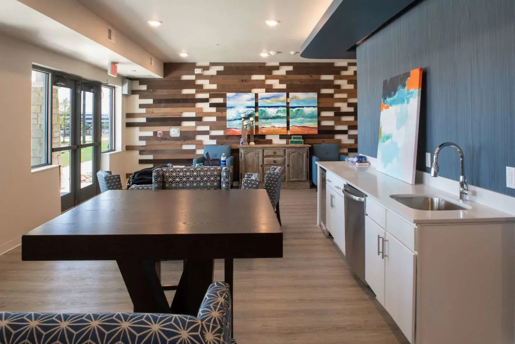 Soka Suites Dallas - Las Colinas