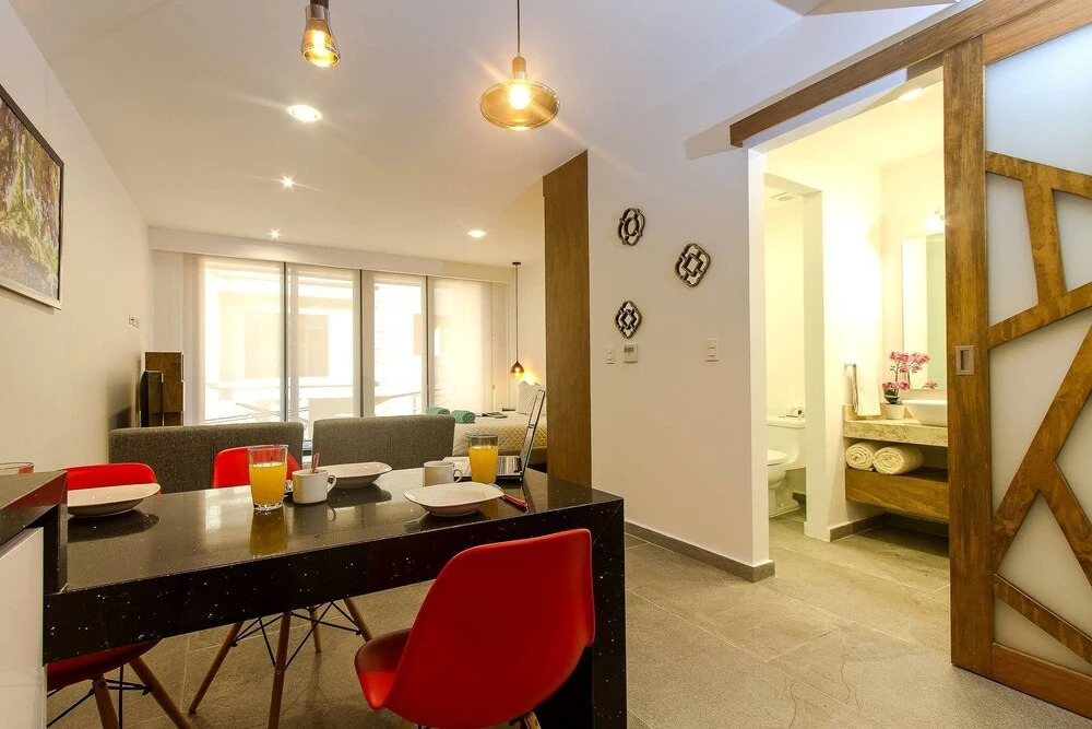 Bright Studio on 5th Avenue with a Rooftop Pool which has Ocean View!