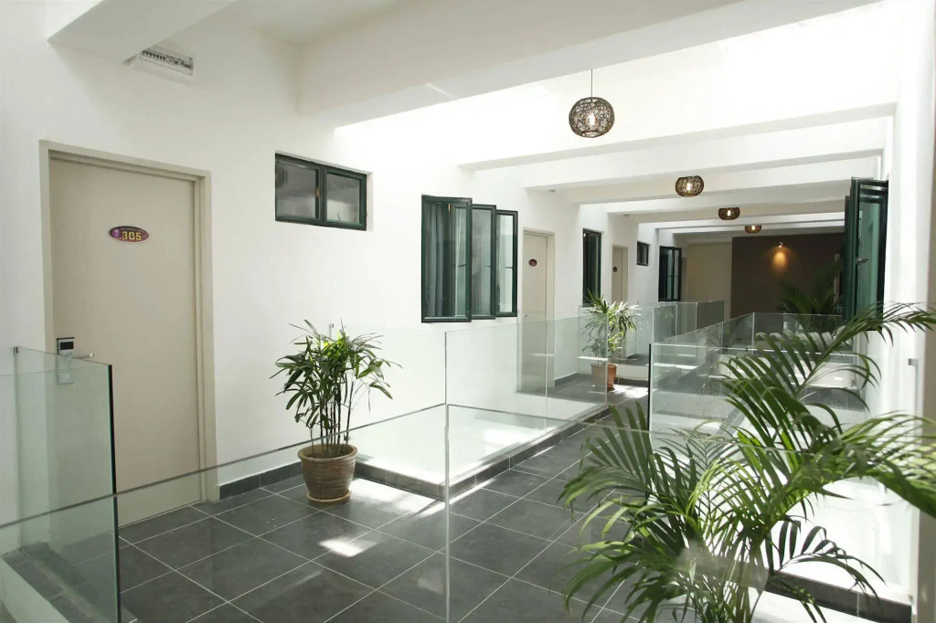 Iris Garden Hotel