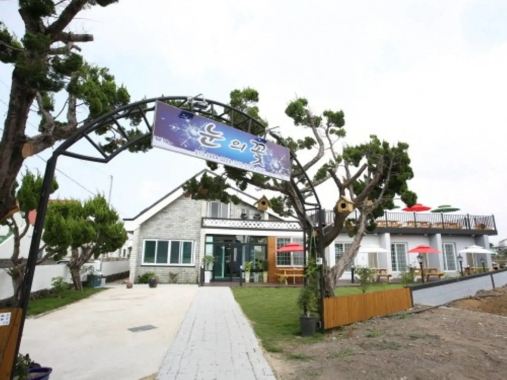 Snow Flower Pension