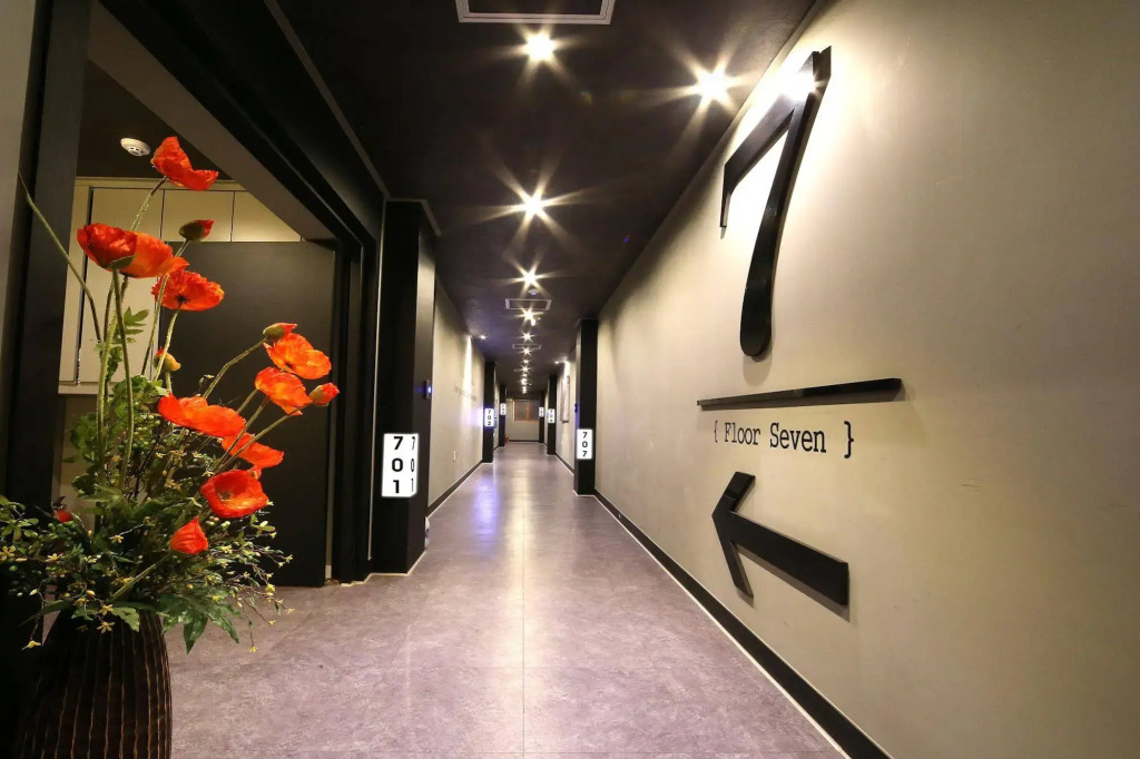 Seven Motel