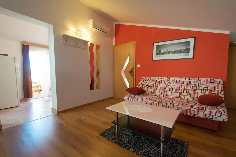 Apartments Mladenka