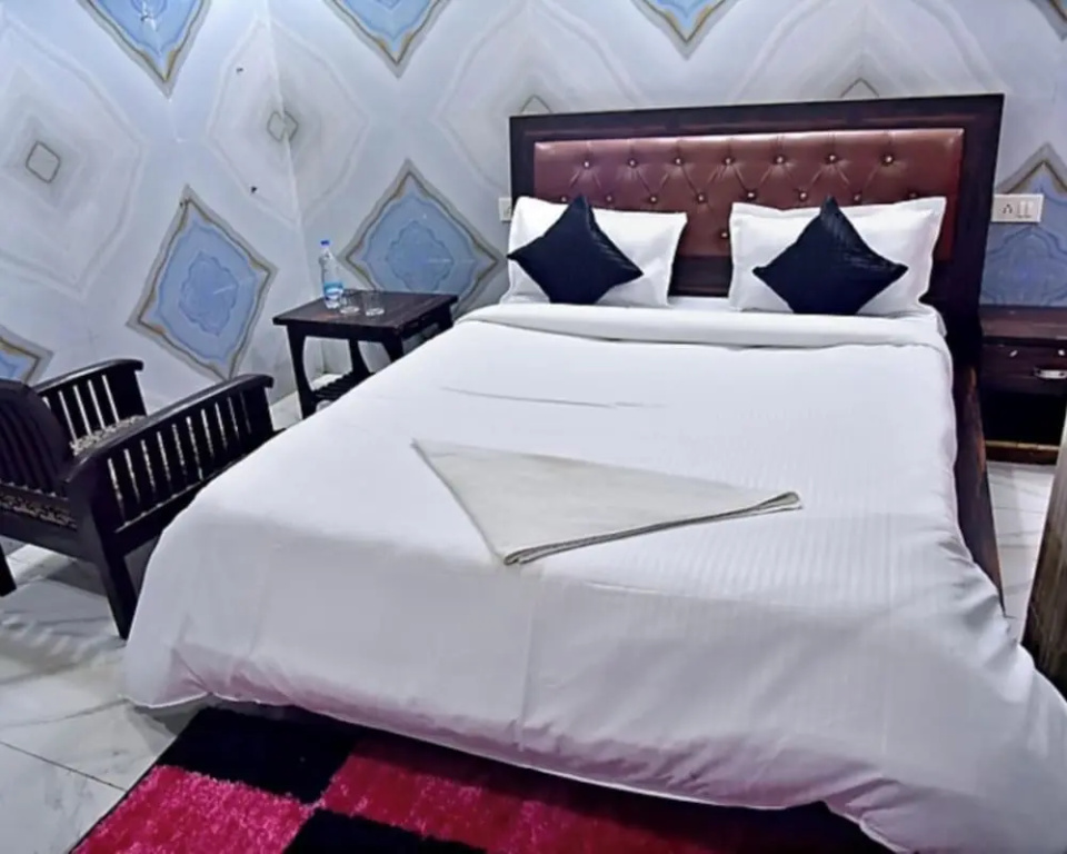 Goroomgo Krishna Palace Charbagh Lucknow