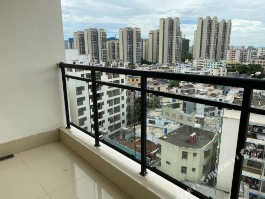 Jiangnan Baoyue Business Hotel (Sea Travel Duty Free Eternal Love Store)