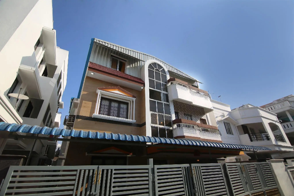 OYO Home 78062 Modern Studio