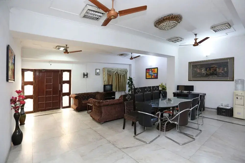 Oyo 12805 Sunrise House