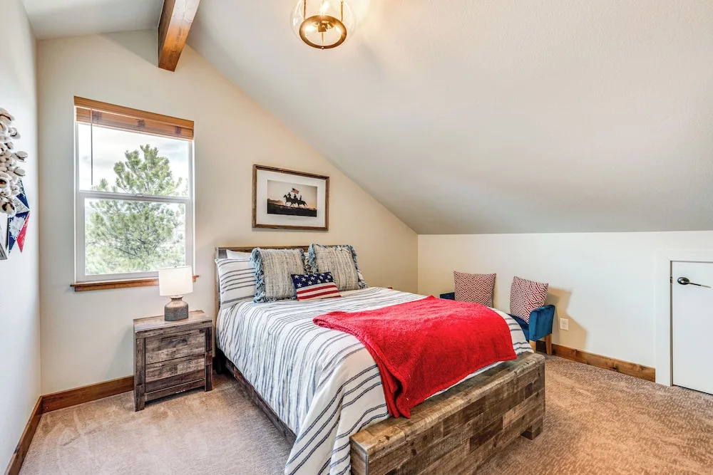 Newly Built Estes Park Townhome, 2 Miles to Rmnp!