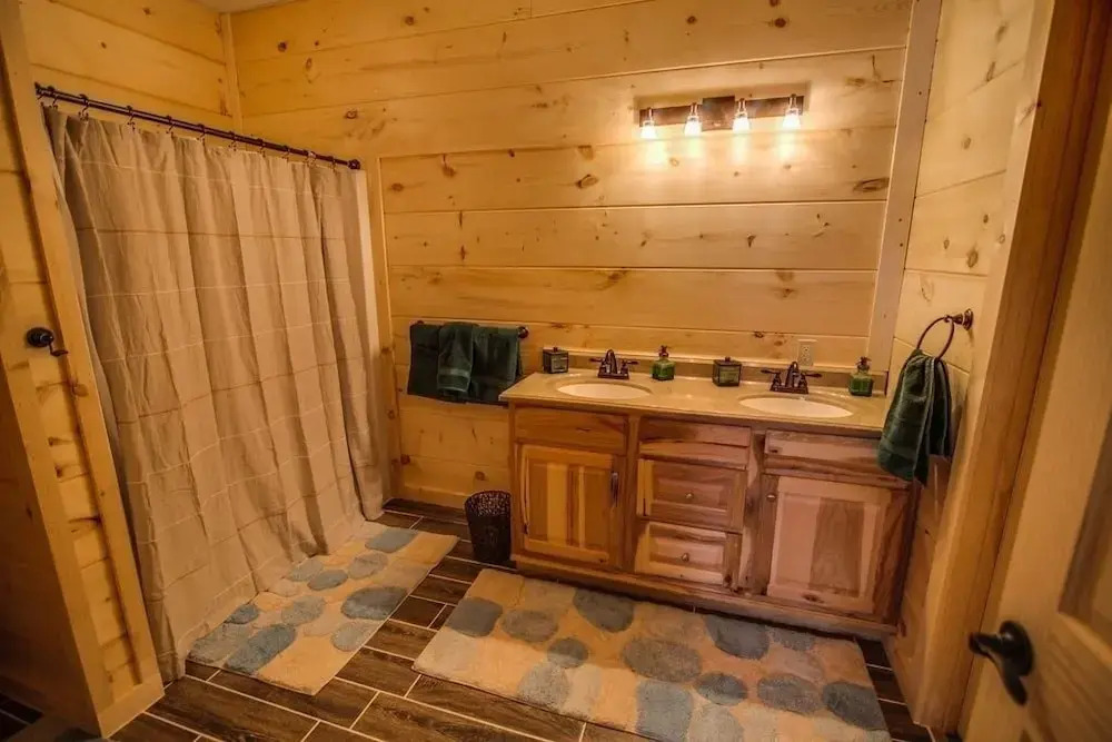 Large Lakefront Cabin W/kayaks And Boathouse 5 Bedroom Home