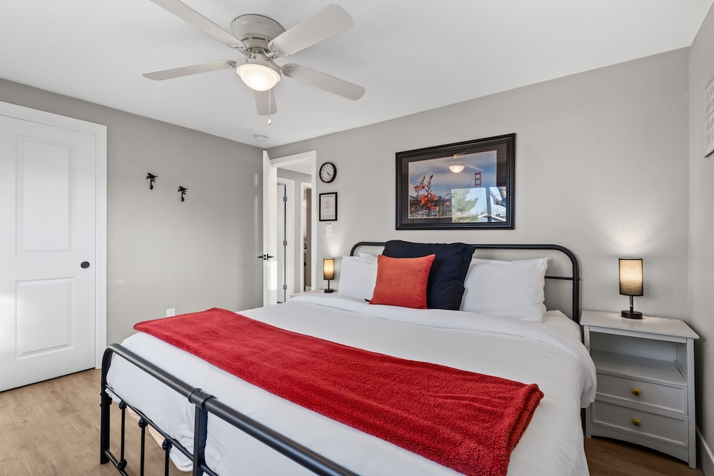 Berthoud Basecamp Private Hot Tub & Backyard Oasis