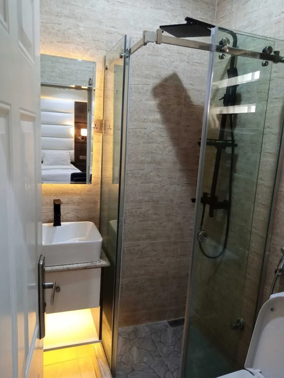 Ten15 Hotel & Suites