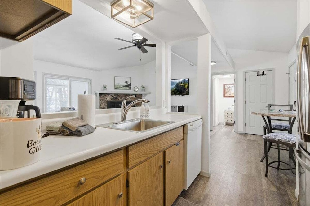 Prime Osage Beach Home, Pet-friendly w/ Garage Near Margaritaville, Dining & Golf