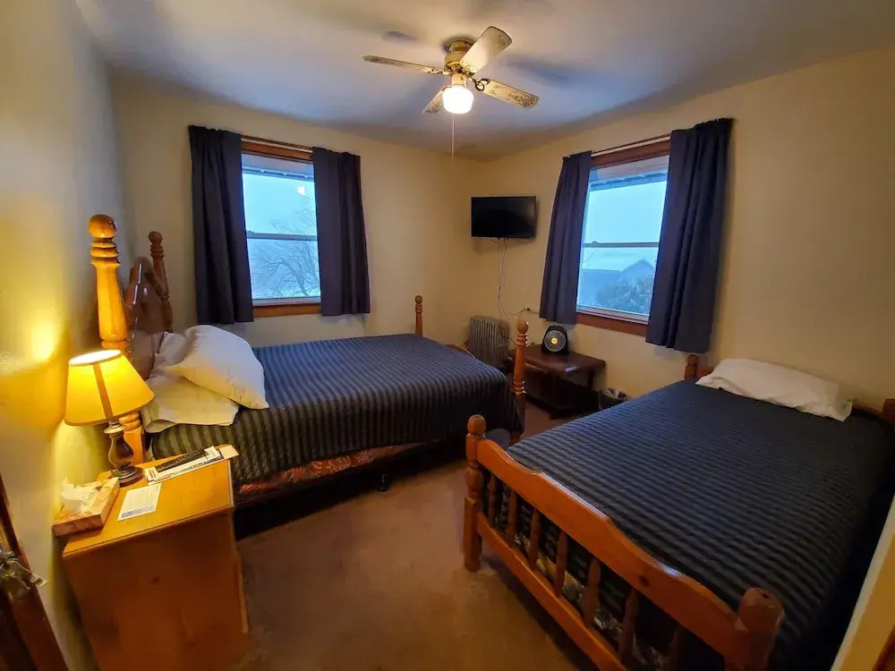 Lakewood Lodge & Restaurant