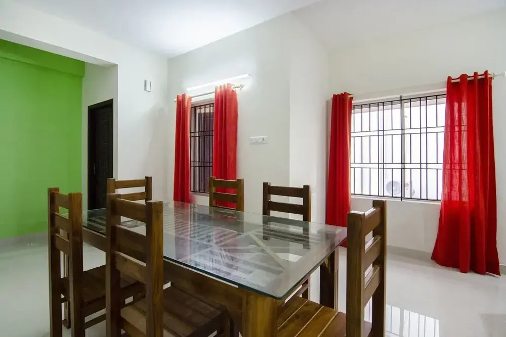 Six Gems by OYO Rooms