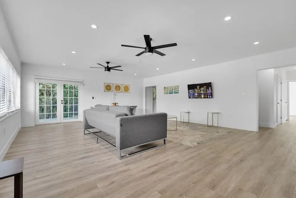 Modern & Fashionable Apartment w/Pool and Garden