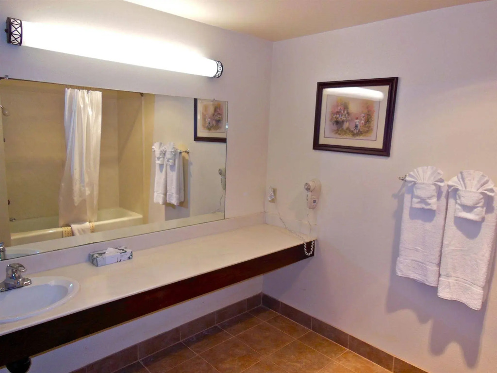 Oakridge Inn