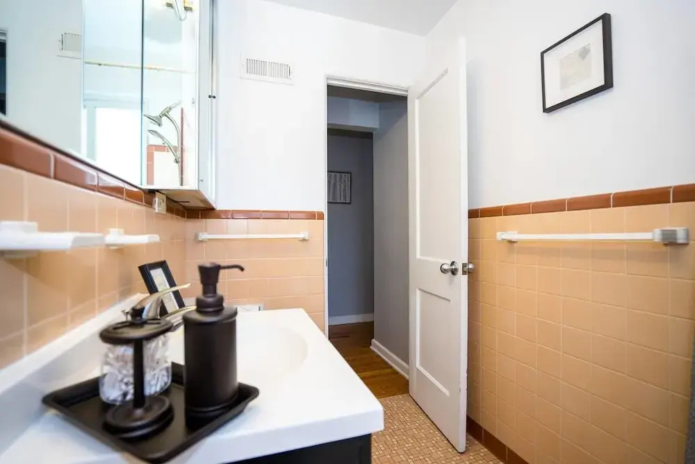 The Denver Den in Mayfair Park Enormous Backyard With Grill Sleeps 7