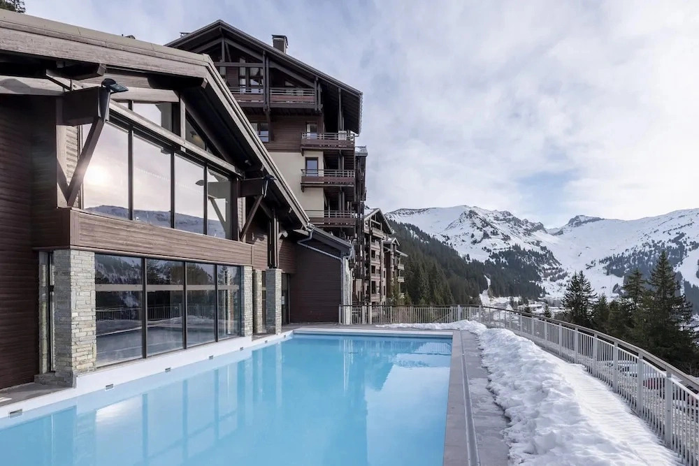 Scenic 4-person Mountain View Retreat