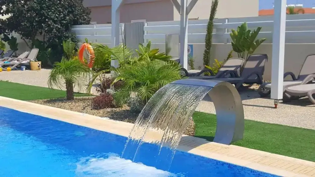 Lovely 2 Bedroom Family Apartment w/ Pool