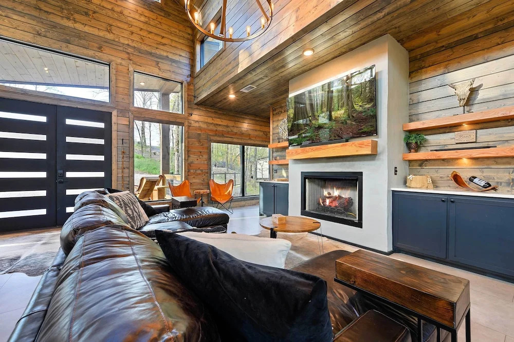 Secluded Creekside Cabin w/ Hot Tub & Fire Pit!